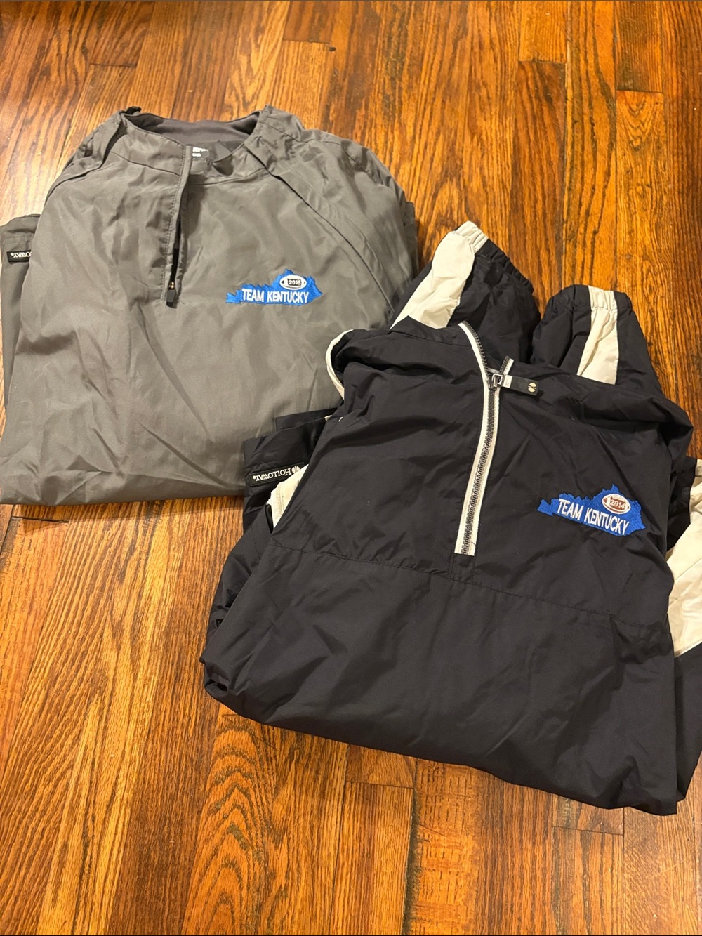 🎉EUC! Holloway Men's Zip Up Wind Breaker Sweaters - Black and Gray